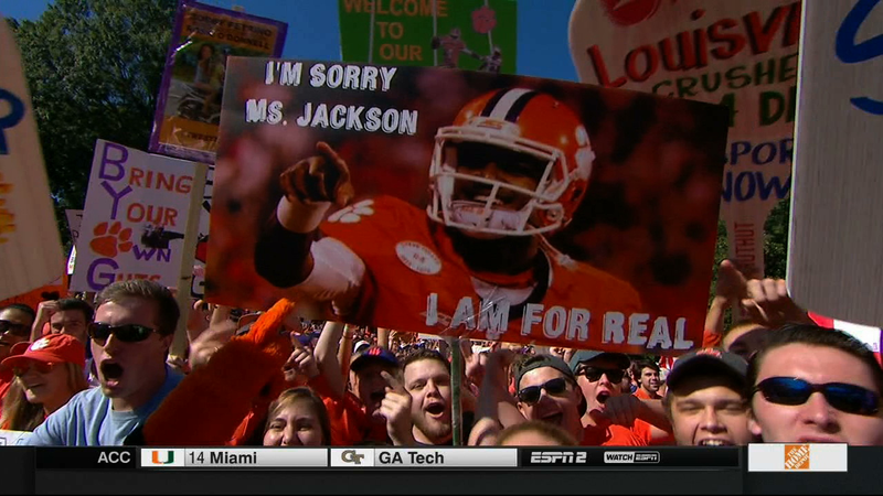 Illustration for article titled Here Is Your Clemson College GameDay Sign Roundup